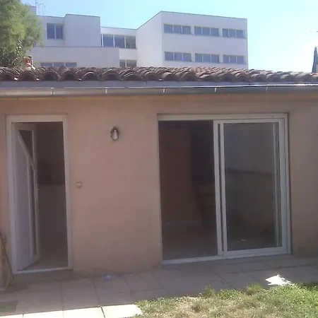 Jolie Chartreuse Avec Jardin Prive