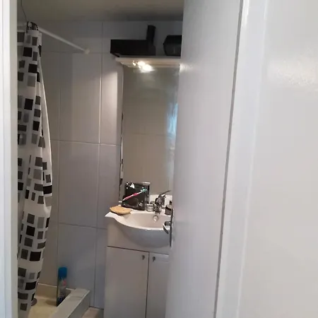 Jolie Chartreuse Avec Jardin Prive