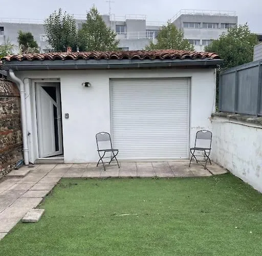 Jolie Chartreuse Avec Jardin Prive شقة *