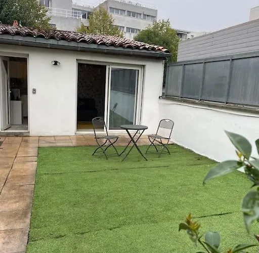 Jolie Chartreuse Avec Jardin Prive