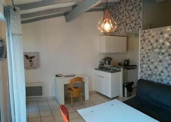 Jolie Chartreuse Avec Jardin Prive *